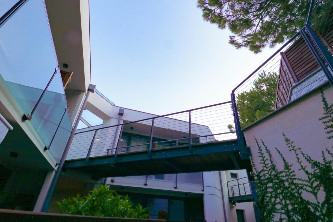 H11 Luxury 9A - Porto - Piscina - Jacuzzi Lägenhet Santo Stefano al Mare Exteriör bild